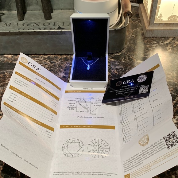 Sold‼️Beautiful 1ct pear shaped Moissanite necklace - Picture 5 of 6